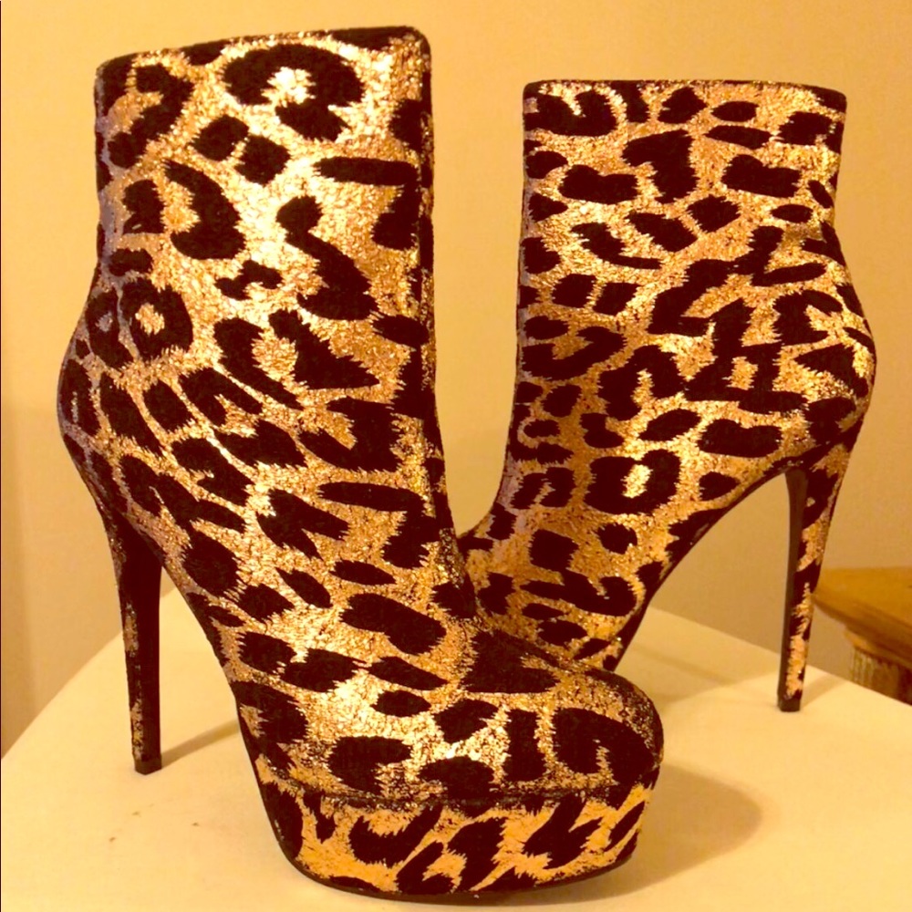 Shimmery leopard print booties !